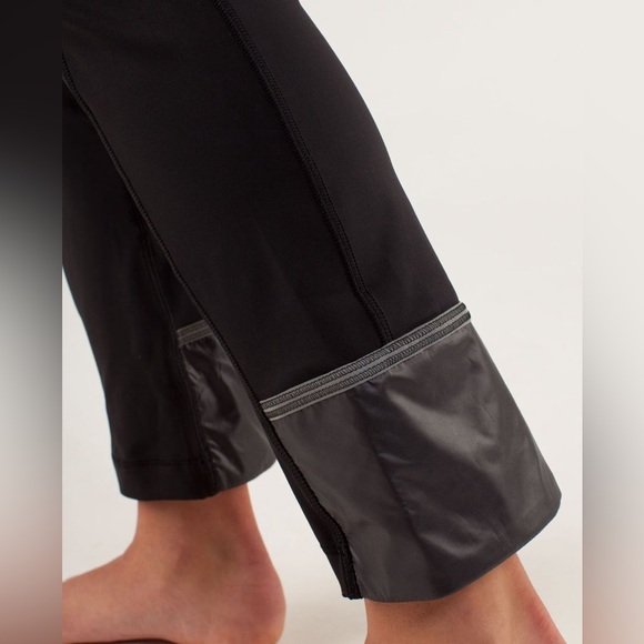 Lululemon Runnin' With My Homies Pant Color Black  / Angel Blue Size 6 EUC - Picture 9 of 16